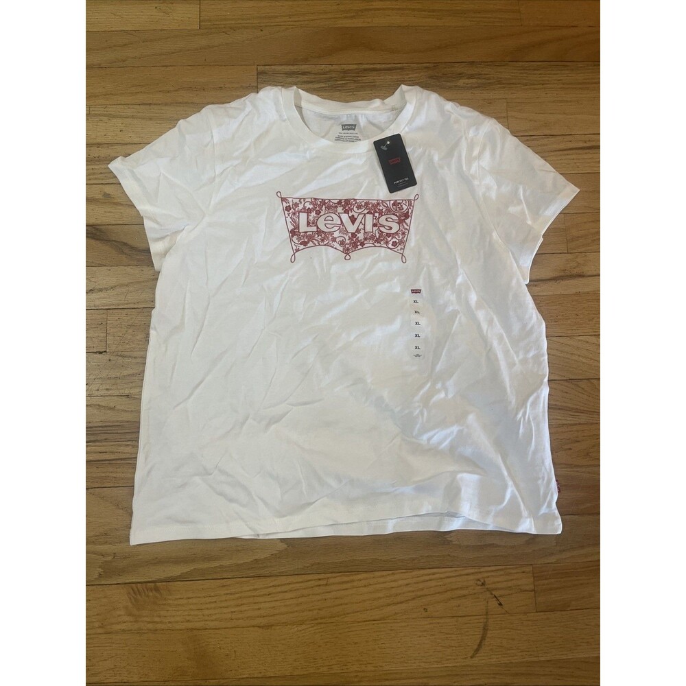 Woman’s Levi’s Perfect Tee Size Xl